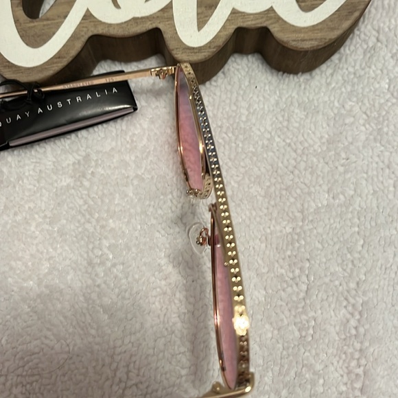 QUAY X LIZZO STARRY EYED SUNGLASSES GOLD FRAME & PINK LENSES 💕LIMITED EDITION! - Picture 4 of 8